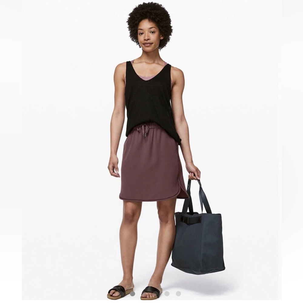 Lululemon On the fly skirt 21” Midi Skirt drawstring medium rise Size 2